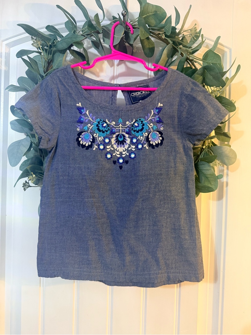 🌿10/$25 • Cherokee Embroidered Detail Cotton Top
